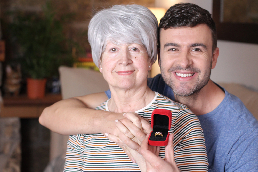 אשיה מבוגרת ובחור צעיר