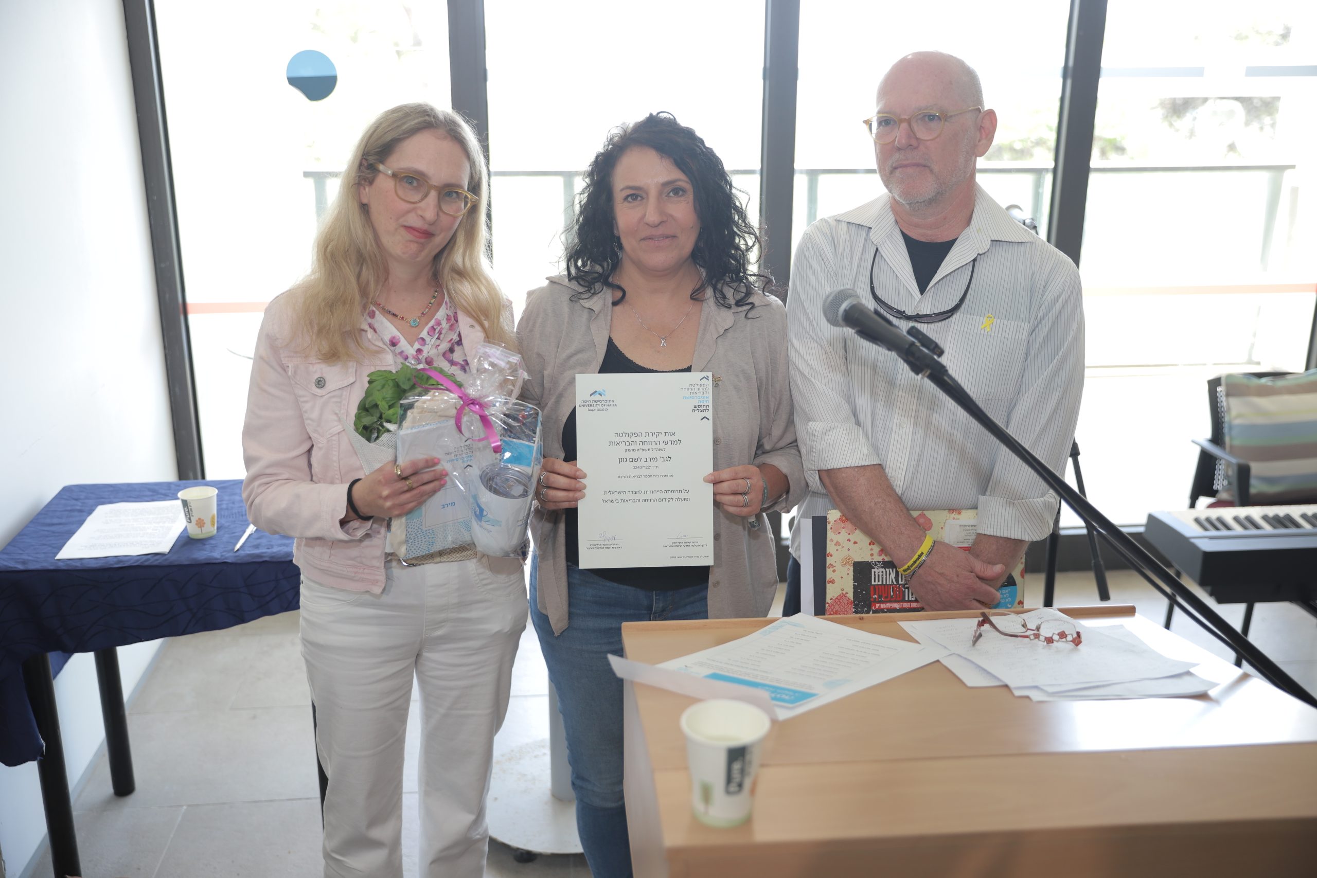 קרדיט: אוניברסיטת חיפה מימין פרופ' ישראל (איסי) דורון דיקן הפקולטה למדעי הרווחה והבריאות מירב לשם גונן פרופ' ענת גסר-אדלסבורג ראשת בית הספר לבריאות הציבור