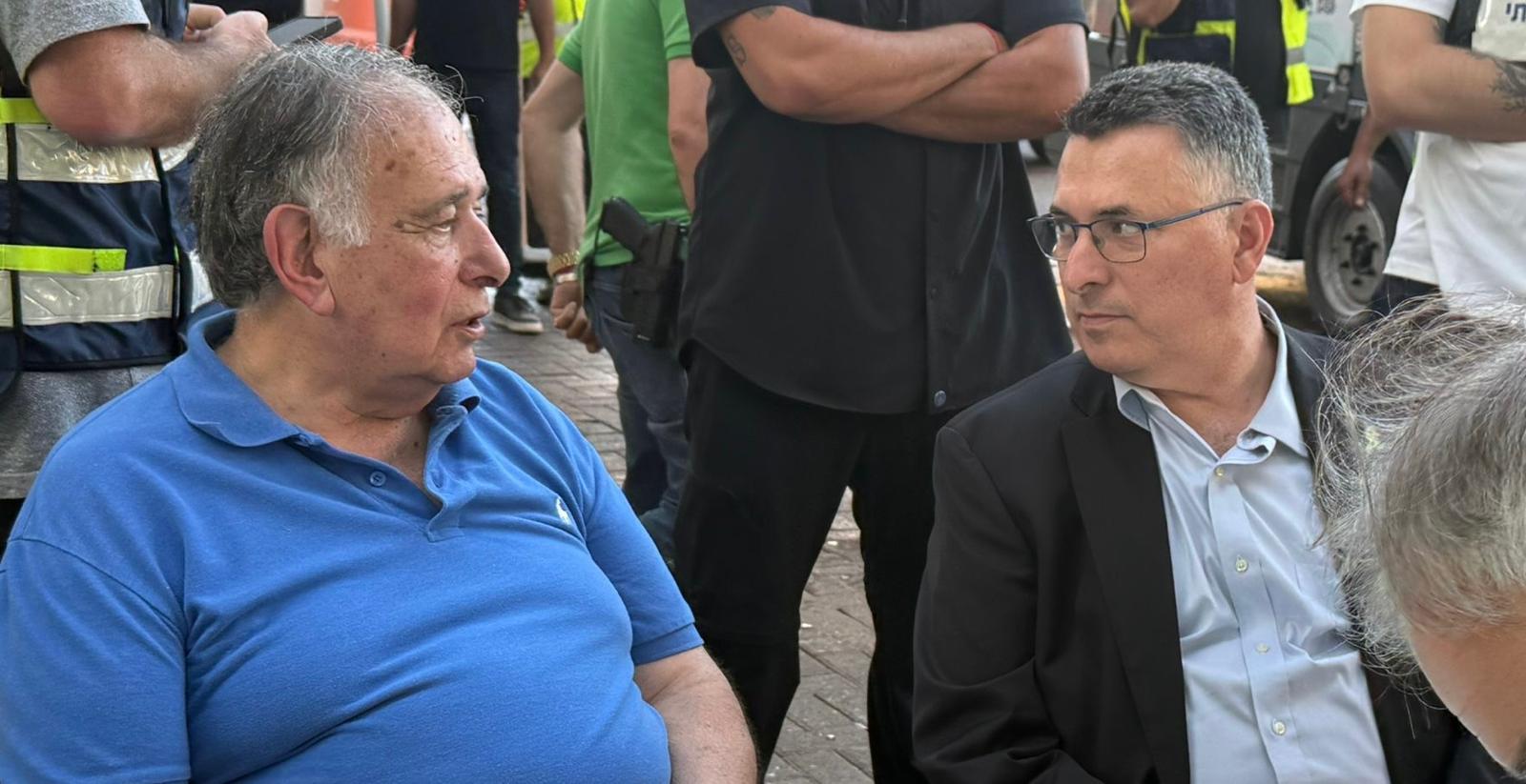 שר החוץ גדעון סער עם ראש עיריית חיפה יונה יהב, קרדיט צילום: ראובן כהן, דוברות עיריית חיפה
