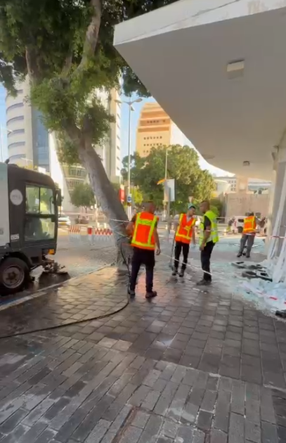 צוותי עיריית חיפה, פועלים בזירת הארוע. קרדיט צילום: ראובן כהן, דוברות עיריית חיפה