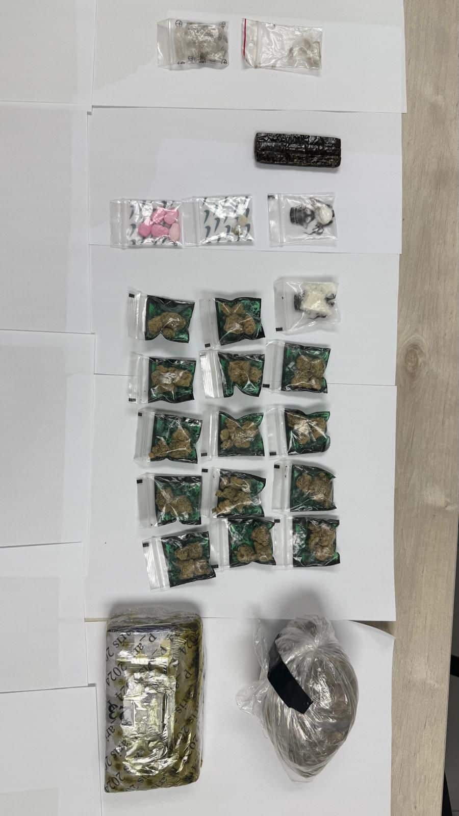 הסמים שנתפסו תיעוד. קרדיט - דוברות המשטרה
