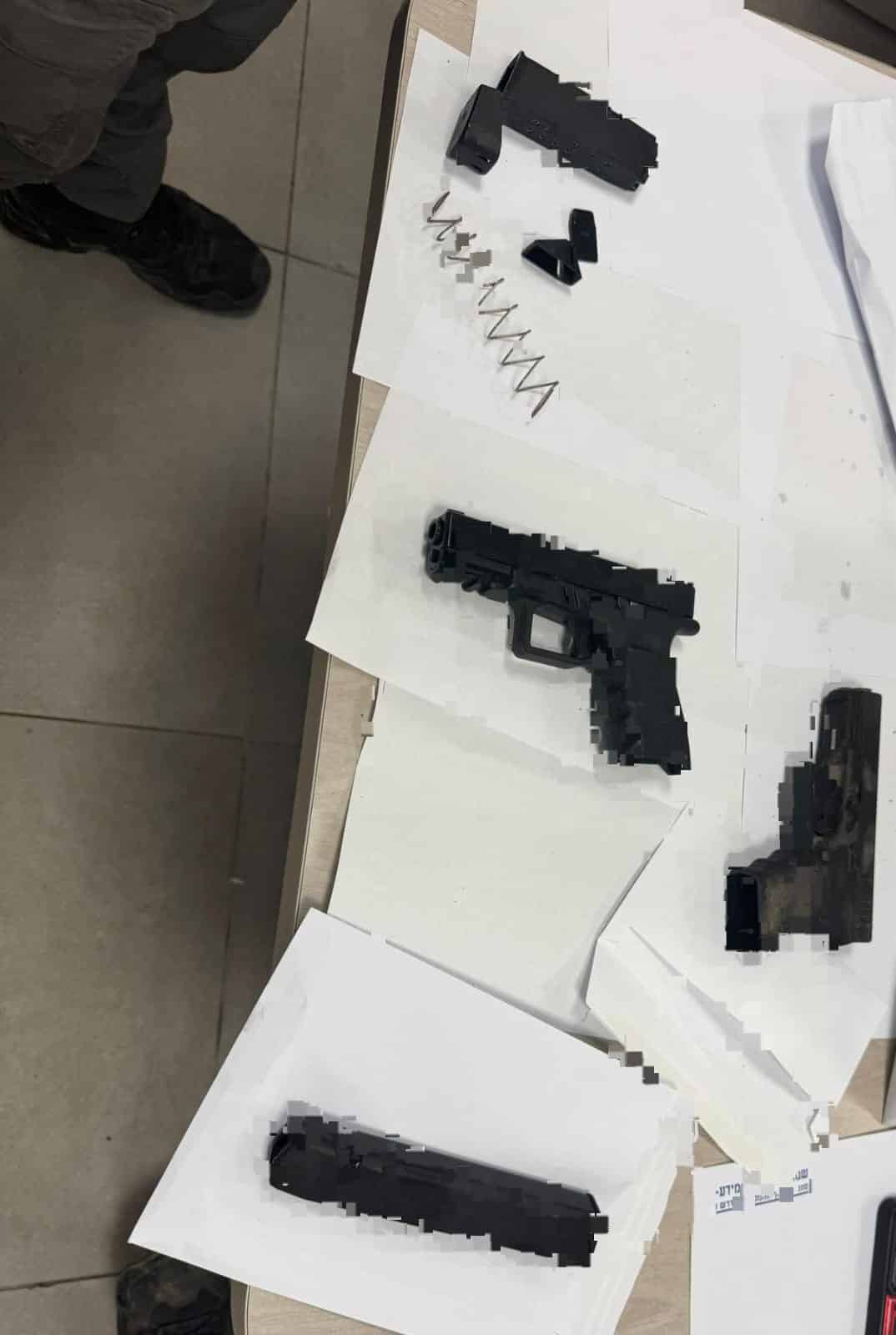 תפיסת נשקים בלתי חוקיים . תיעוד קרדיט: דוברות המשטרה