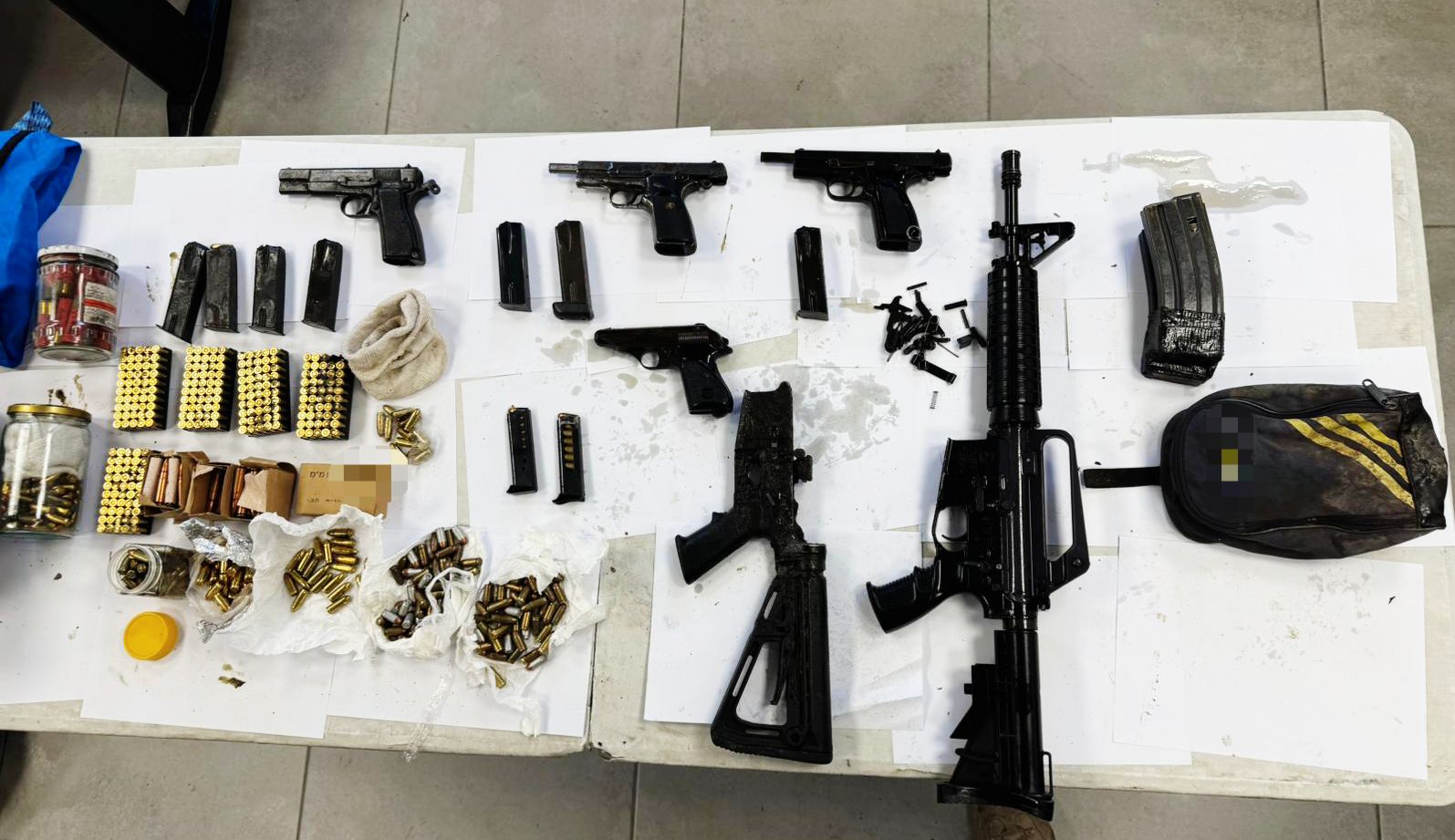 תמונה של האמל"ח שנתפס, תמונות מהפעילות. קרדיט: דוברות המשטרה.