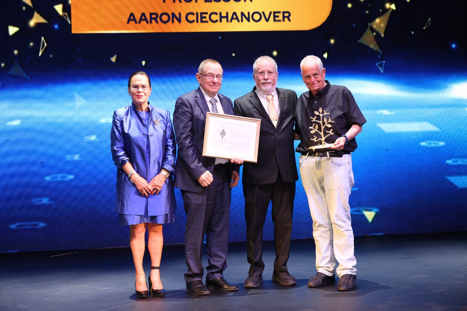 תמונה קבוצתית (משמאל לימין): ד"ר מיכל מקל המנהלת החדשה של רמב"ם, פרופ מיקי הלברטל, פרופ רפי ביאר, אריאלה ורטהיימר, פרופ אהרון צ'חנובר, ד"ר אסתי גולן