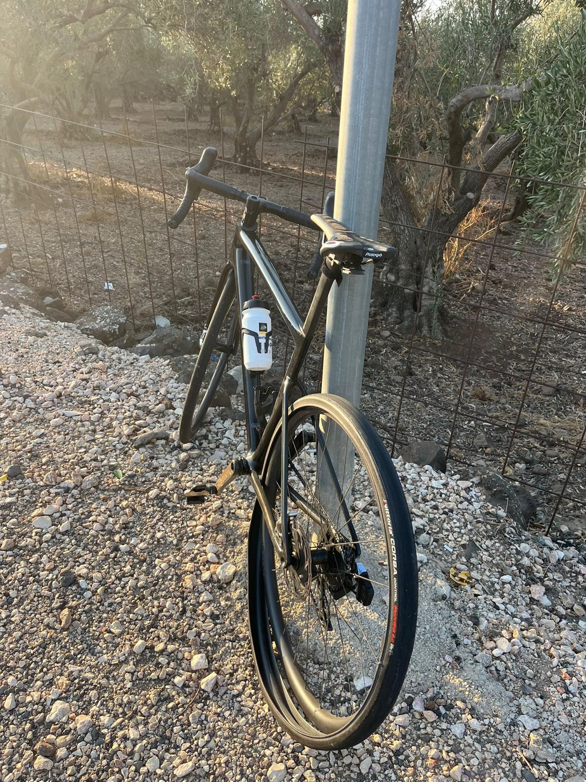 תאונת "פגע וברח" – רוכב אופני כביש נפגע במהלך נסיעה בכבישי הגולן קרדיט: דוברות המשטרה