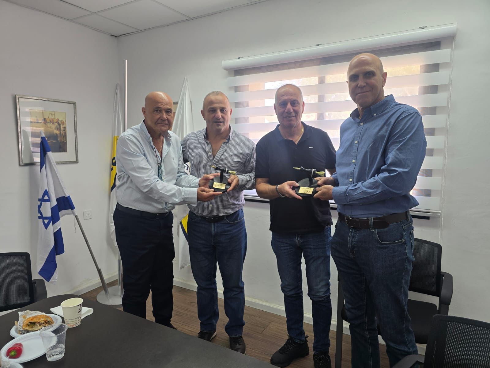 סייר בקווי הייצור החדשניים של אלביט בחיפה, יחד עם בכירי ההסתדרות והנהגת הוועדים,