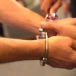 השיטה: מגיע למפעלים בטענה שהגיע לראיון עבודה ואז גונב את ארנקי העובדים. בתום חקירה של שוטרי המחוז הצפוני כתב אישום הוגש נגד תושב עכו שיצא למסע גניבות בעיר כרמיאל.