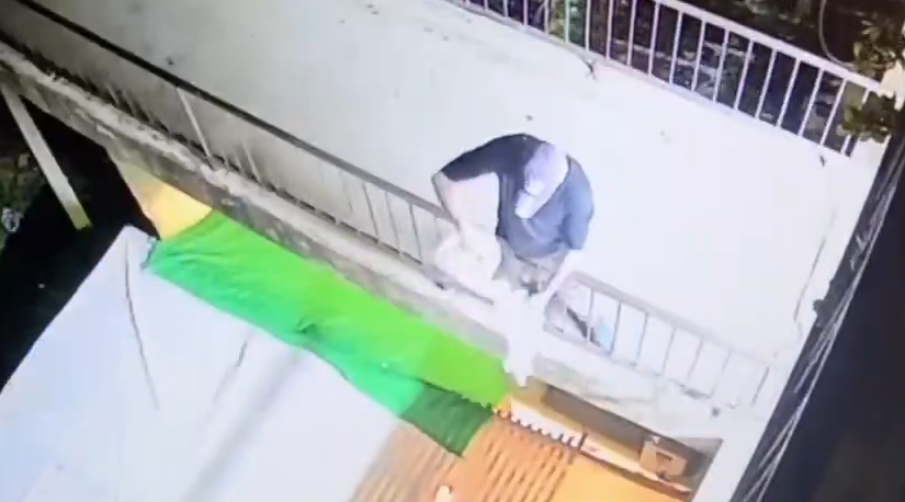 בתום חקירה של שוטרי המחוז הצפוני, כתב אישום הוגש נגד תושב טבריה שהסתכסך עם שכניו של אחיו והצית להם את הפרגולה. קרדיט דוברות המשטרה