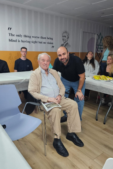 ירון זיגלר (בנו של אבי זיגלר ז"ל) יחד עם אמיל פרקש. קרדיט תמונות: דוברות עיריית חיפה