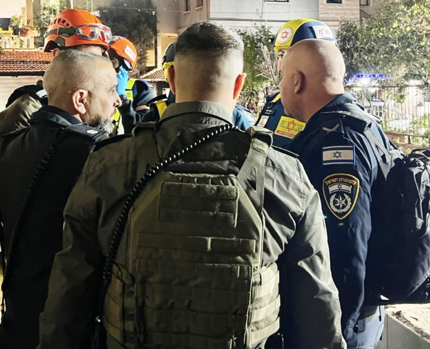 תמונה מהערכת מצב בזירה. קרדיט: דוברות המשטרה.