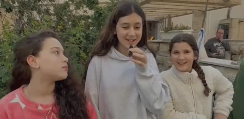 עמית לב באמצע. אופיר לב מימין. ליאור לוי משמאל. צילום: ראובן כהן, דוברות עיריית חיפה.