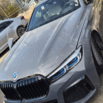 פסול לנהיגה לצמיתות, נהג במכונית B.M.W ללא לוחית רישוי ונעצר בתום מרדף של שוטרי המחוז הצפוני לאחר ש׳ניגח׳ רכבים בדרך והסתתר במשחטה