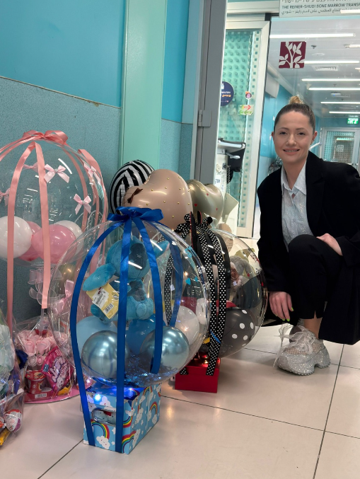 חלוקת מארזי סיפור מתנה ברמב"ם. צילום: אלבום עצמי