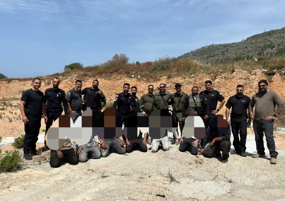 חברי כיתת הכוננות של היישוב "שלומי" יחד עם שוטרי נהריה, קרדיט: דוברות המשטרה