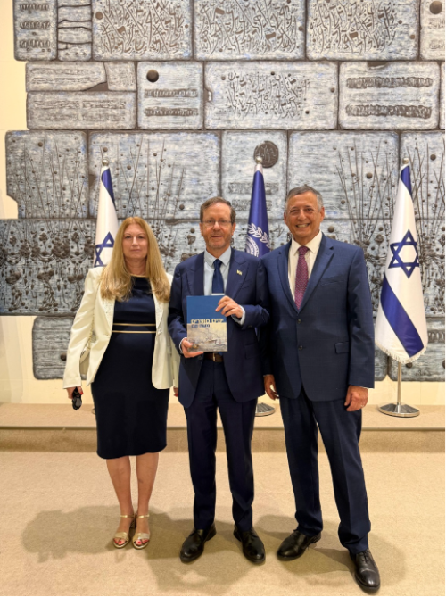 הנשיא משה ואיריס מנו צילום דוברות בית הנשיא